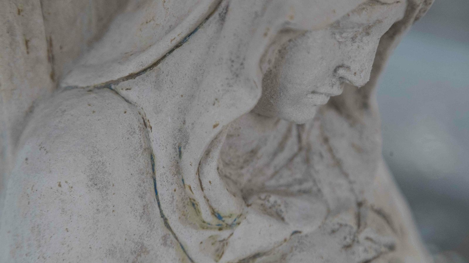 7- La Virgen que se dispone en la otra cara de la cruz atribuida a Vázquez El Viejo en 1571.