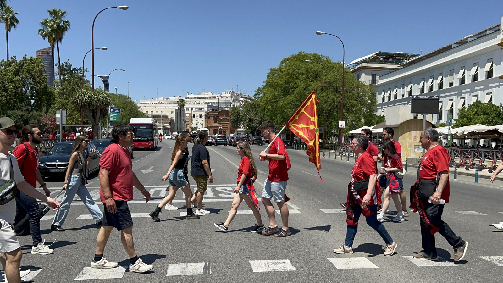 Búscate en la galería gráfica de las aficiones de Osasuna y Real Madrid en Sevilla