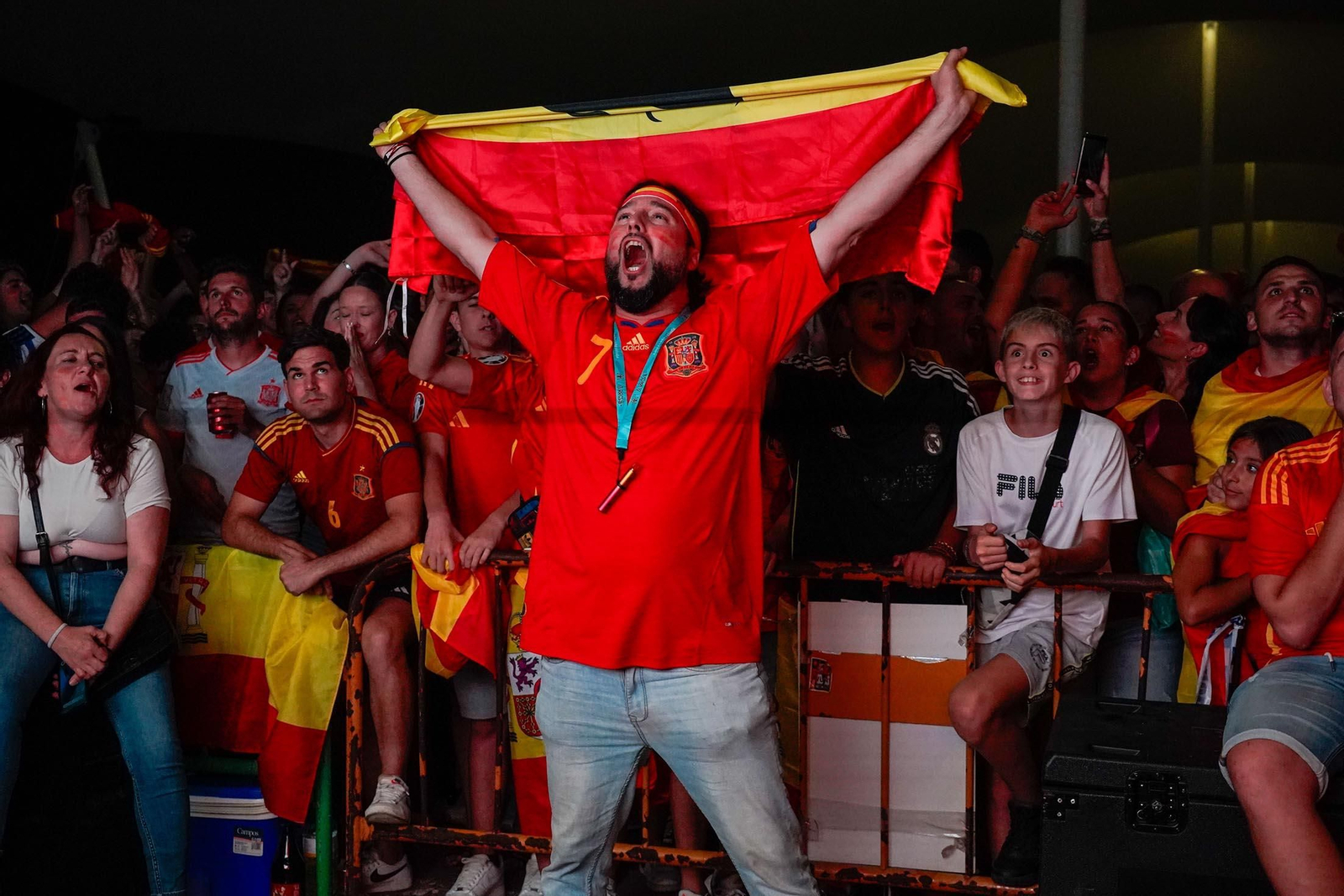 Imágenes del ambiente durante la final de la Eurocopa entre España e Inglaterra Imágenes del ambiente durante la final de la Eurocopa entre España e Inglaterra