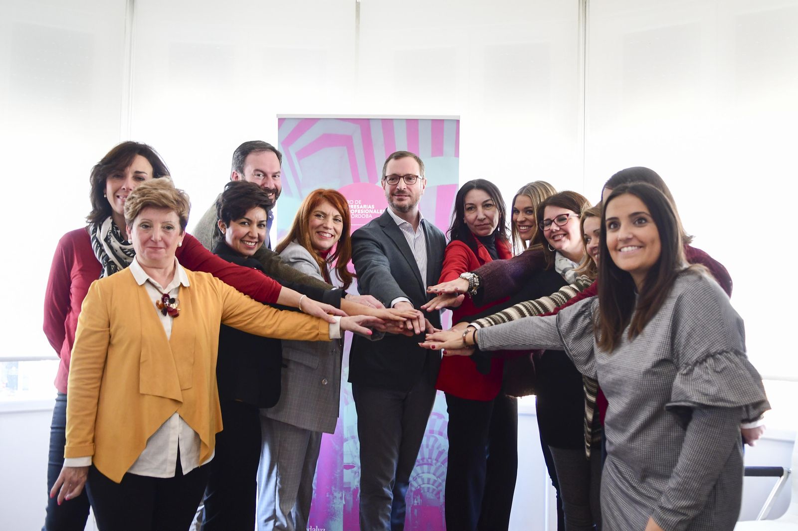 Maroto, en el centro, ayer con el Foro de Empresarias y Profesionales.