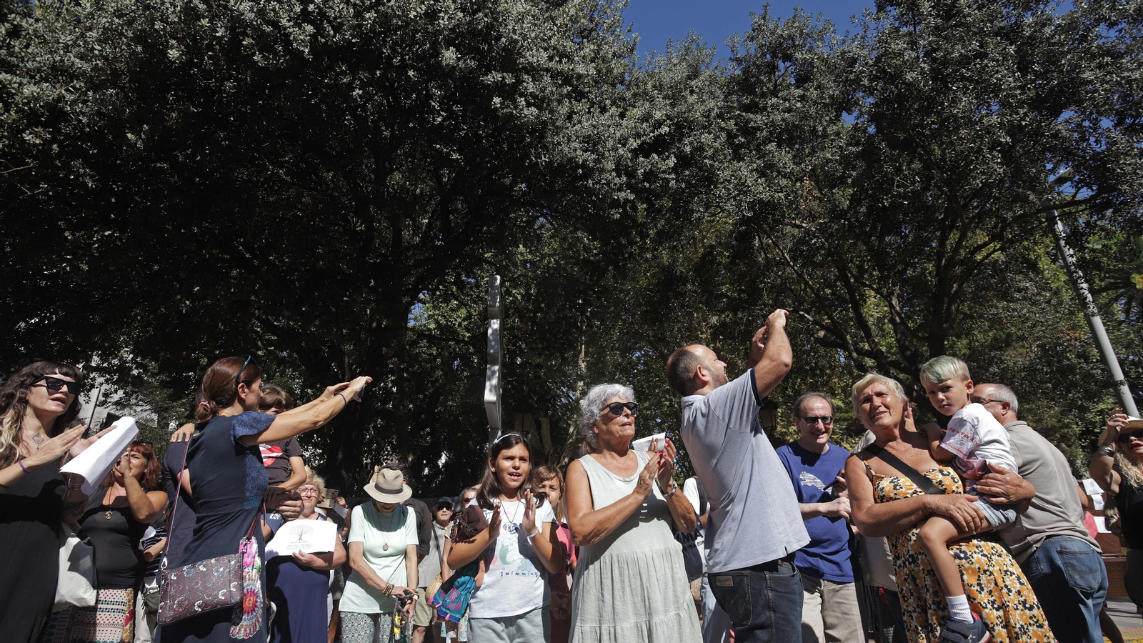 Fotos de las protestas contra la tala de árboles en el Parque María Cristina de Algeciras