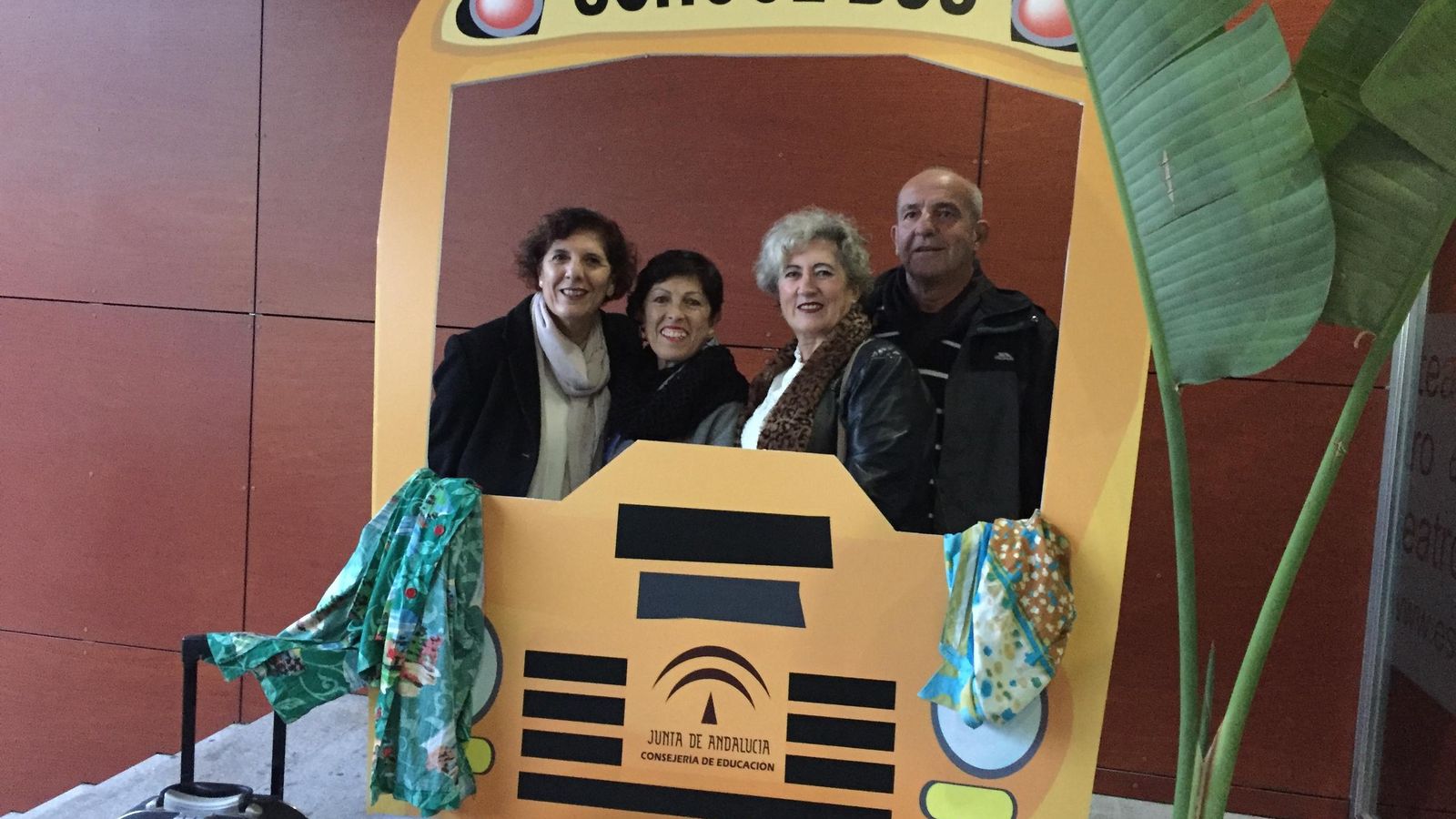 Ana Bandera, Lola Díaz, Josefa Cárdenas y Rafael Rueda posan para una fotografía.