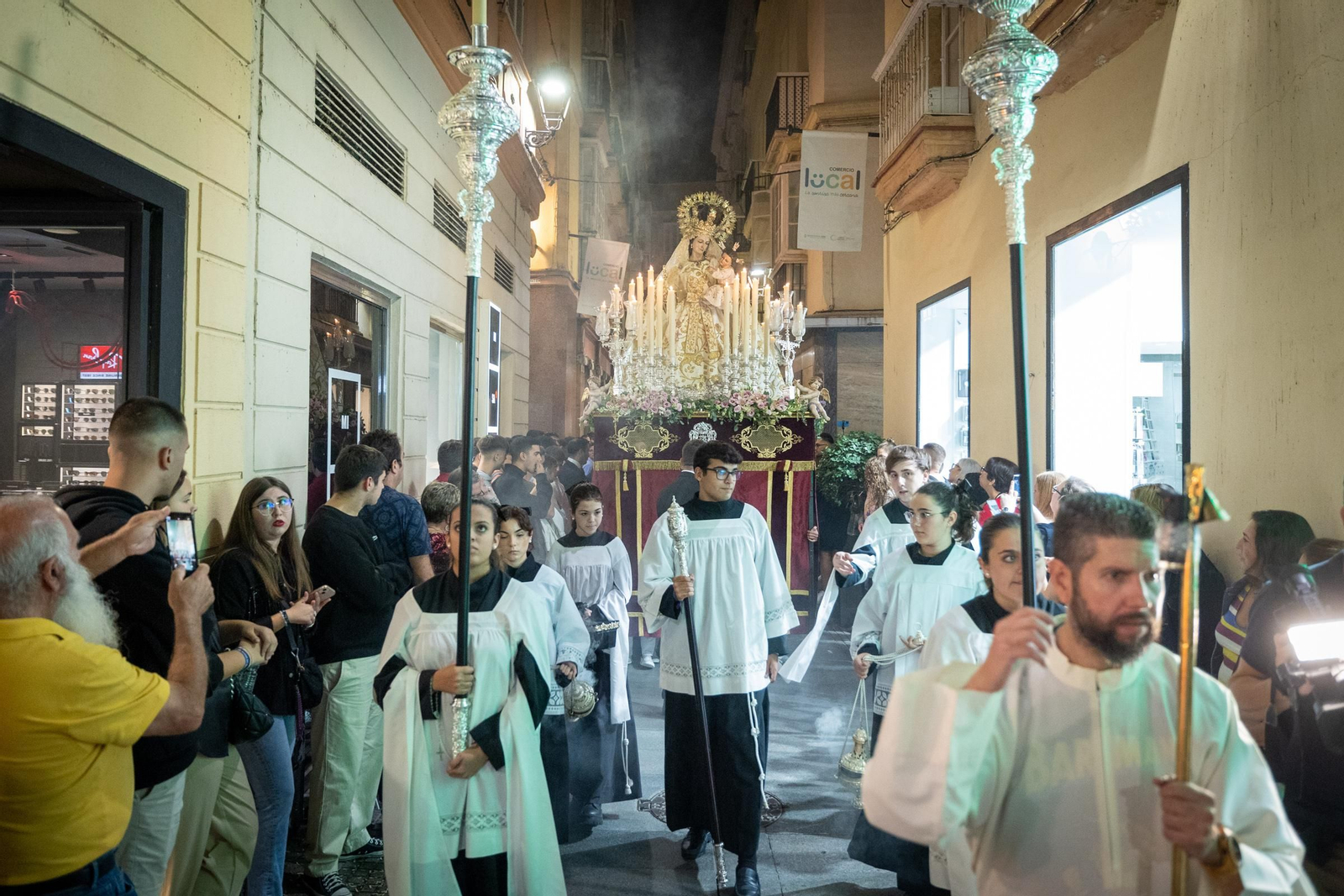 Imágenes de la primera salida de la Virgen del Rosario