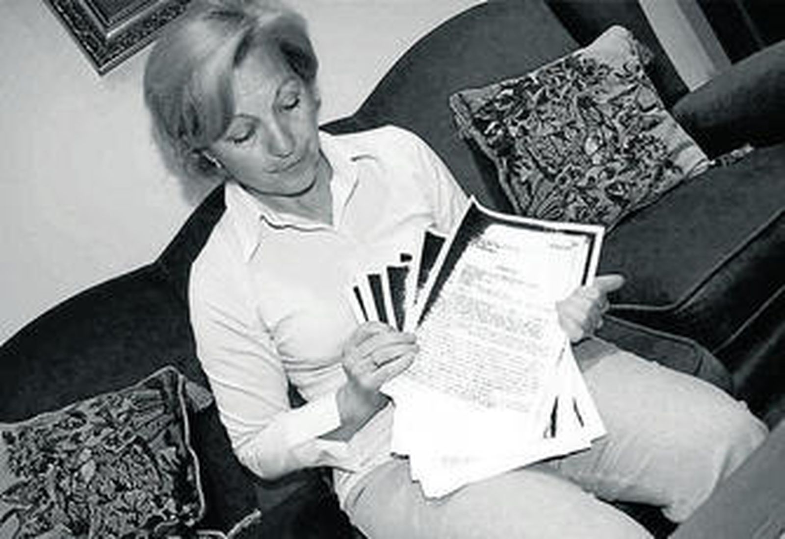 La mujer lesionada en 1998 en el accidente.