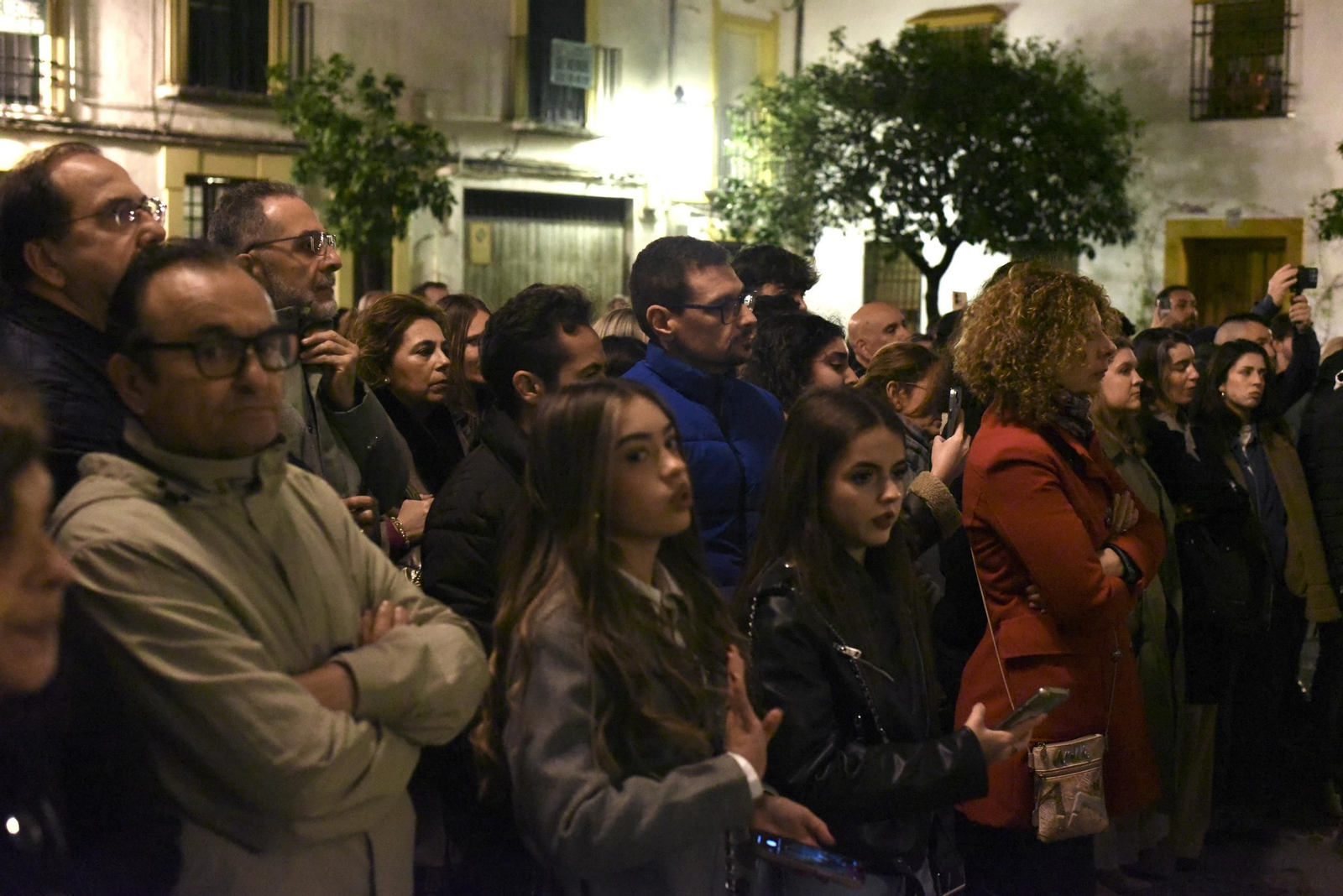 El vía crucis del Señor de Pasión por las calles de San Basilio, en imágenes
