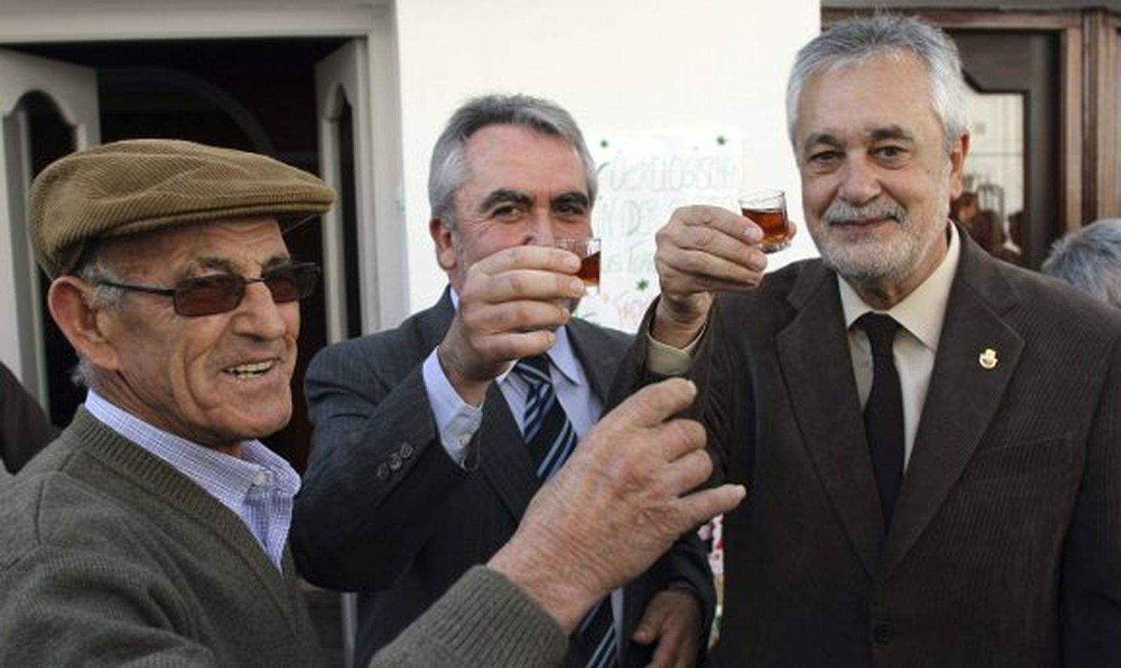 Griñán promete préstamos por valor de 1.000 millones para las pymes desde enero