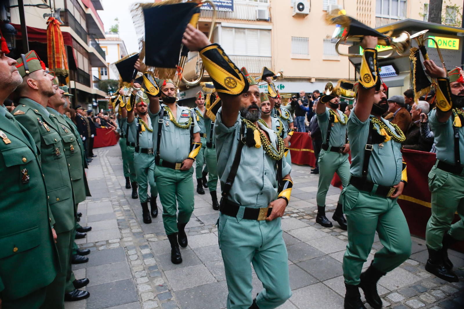 Fotos del Lunes Santo en Algeciras: Desfile de la Legión