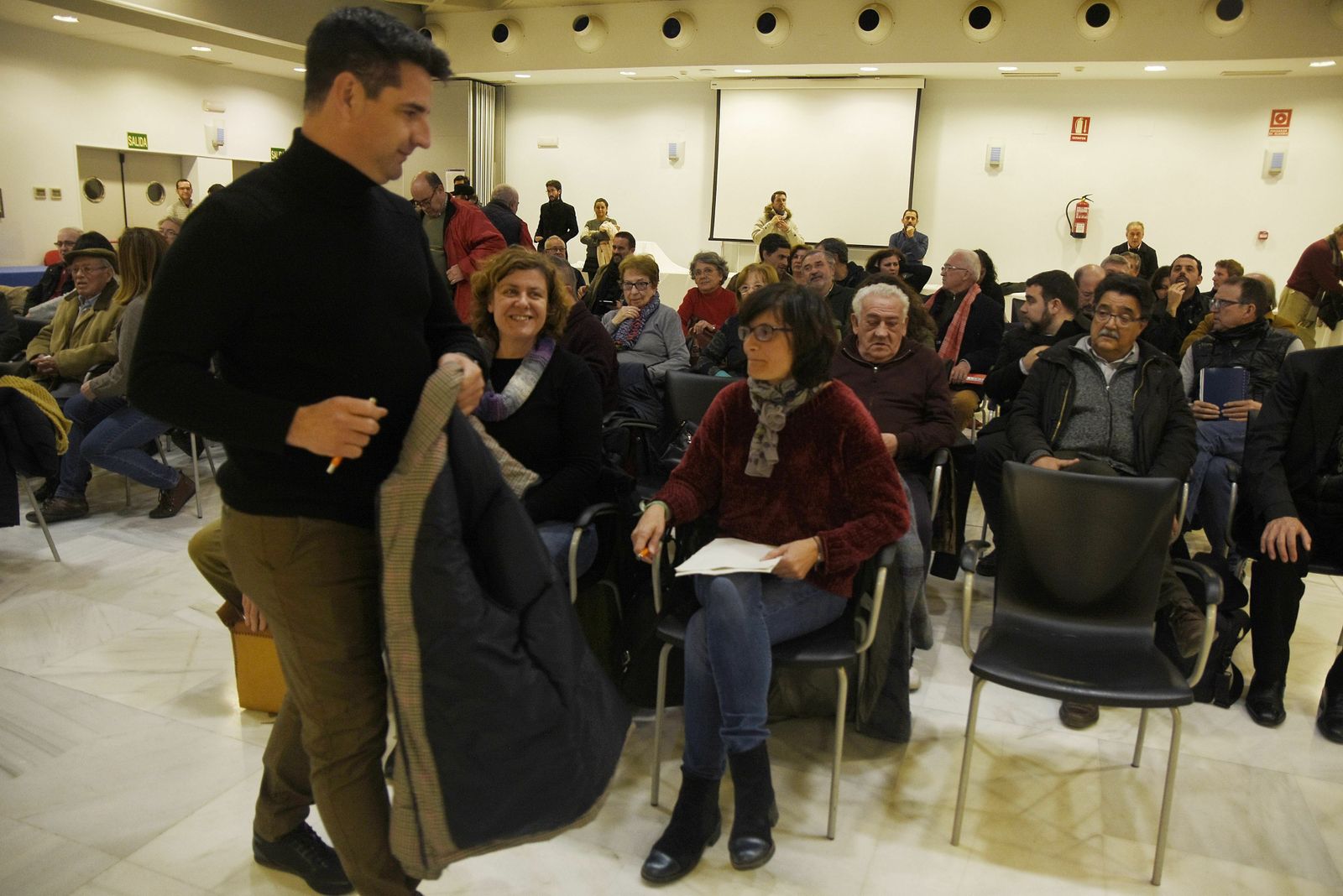 Pedro García, en una asamblea de la izquierda.