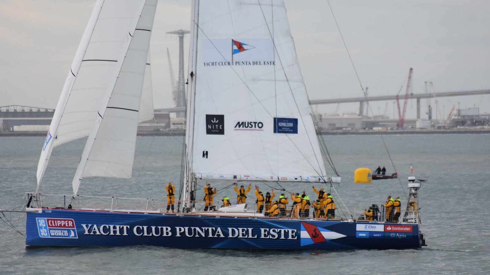 Una de las embarcaciones participantes en la regata.