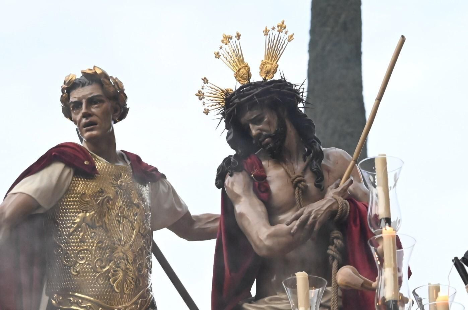 La Presentación al Pueblo de Córdoba a su paso por la Catedral en este Sábado de Pasión, en imágenes