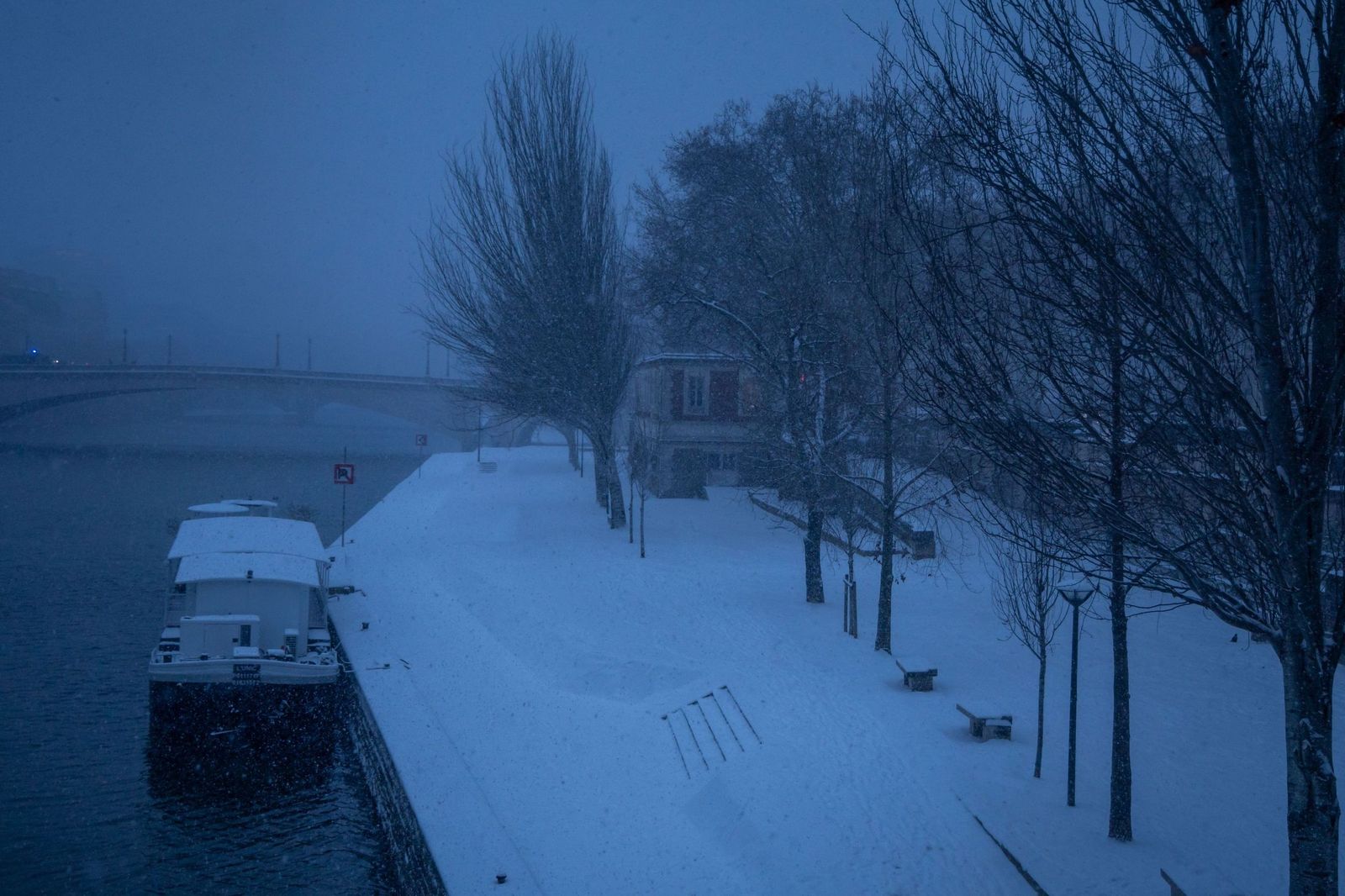 Las fotos del temporal de nieve en París