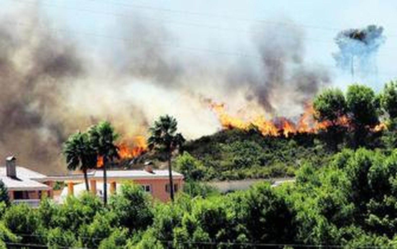Un incendio sin control en Valencia
