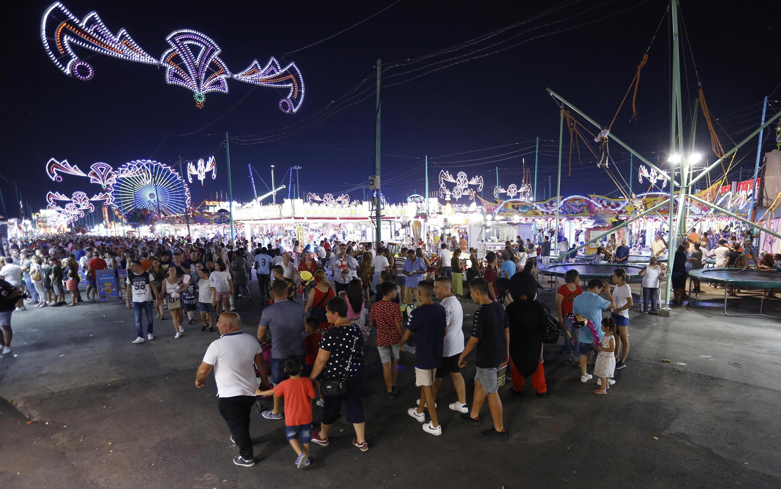 Fotos del cuarto día de Feria de Málaga en el Centro y la noche en el Real