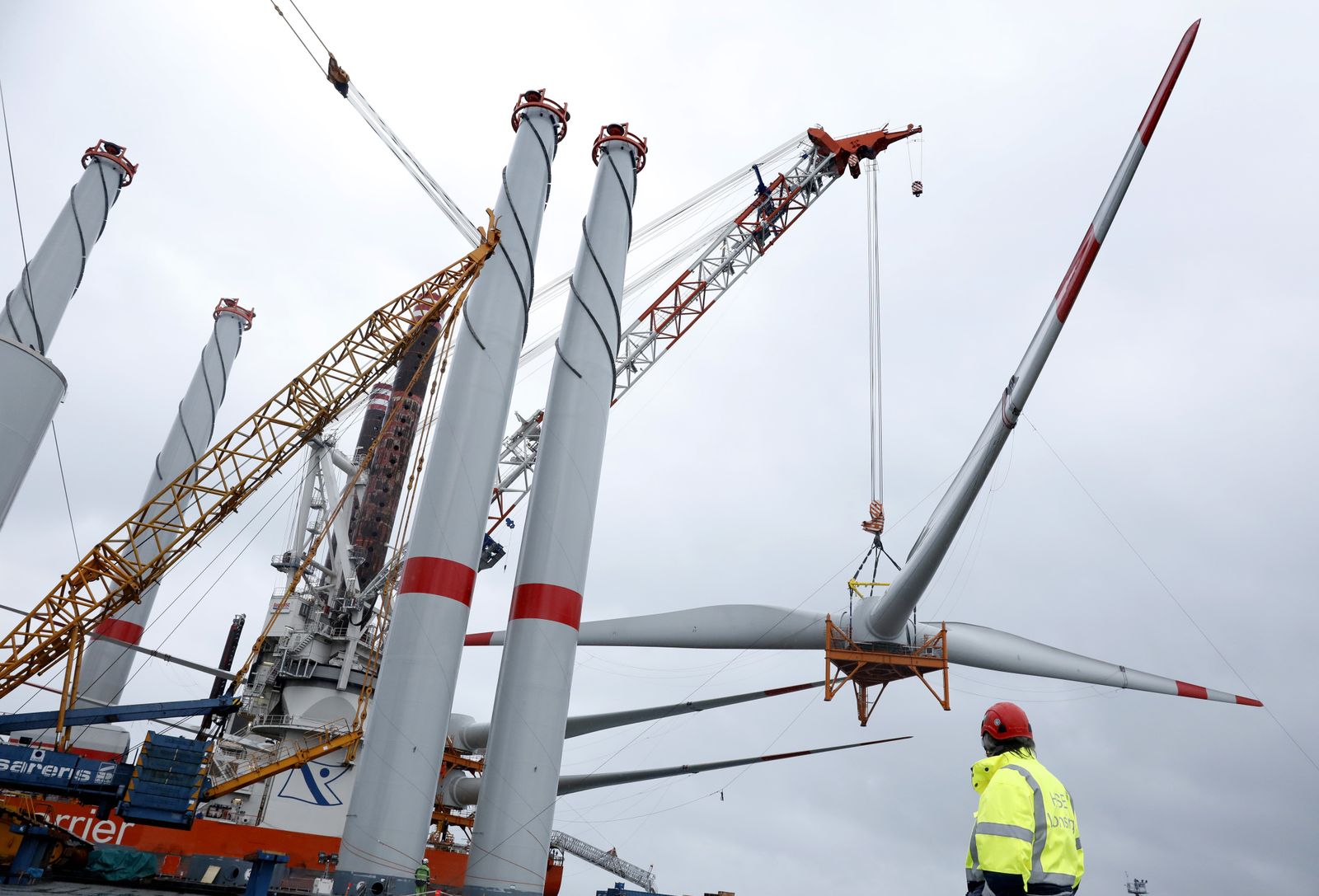 Puerto Real, presente en la estación eólico marina Wikinger