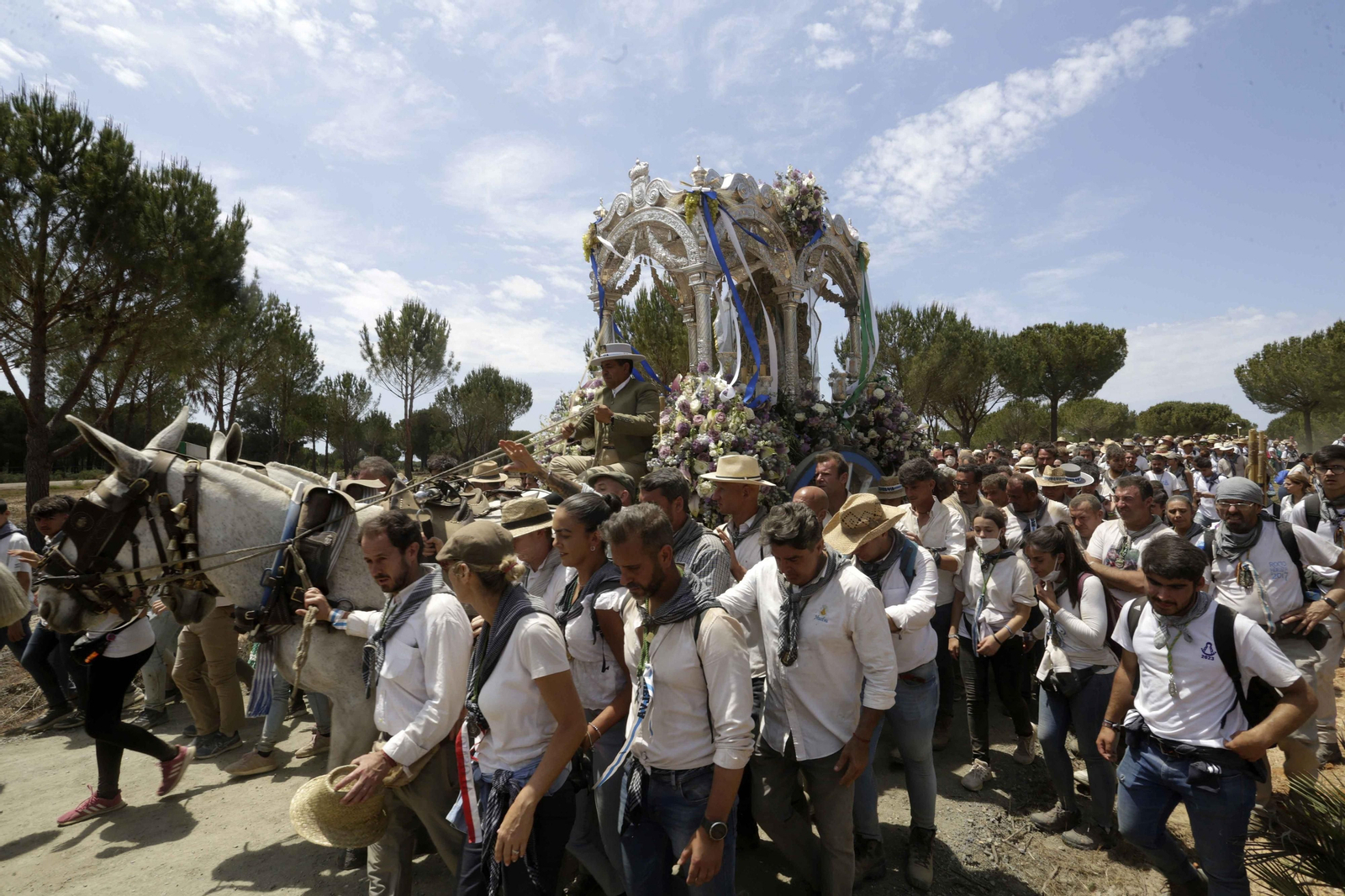 El Rocío 2023: Imágenes del Camino de la Hermandad del Rocío de Huelva