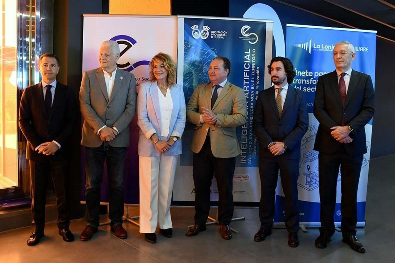 Felipe Arias, Juan Antonio Márquez, Pilar Miranda, David Toscano, Ignacio Álvarez-Ossorio y Francisco Javier González en las jornadas sobre Inteligencia Artificial.