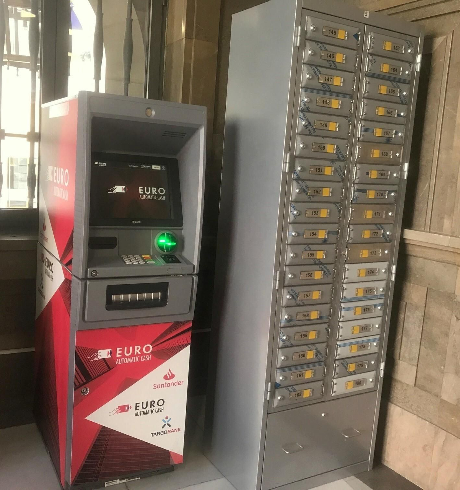 Uno de los cajeros automáticos instalados en las oficinas de Correos de Andalucía