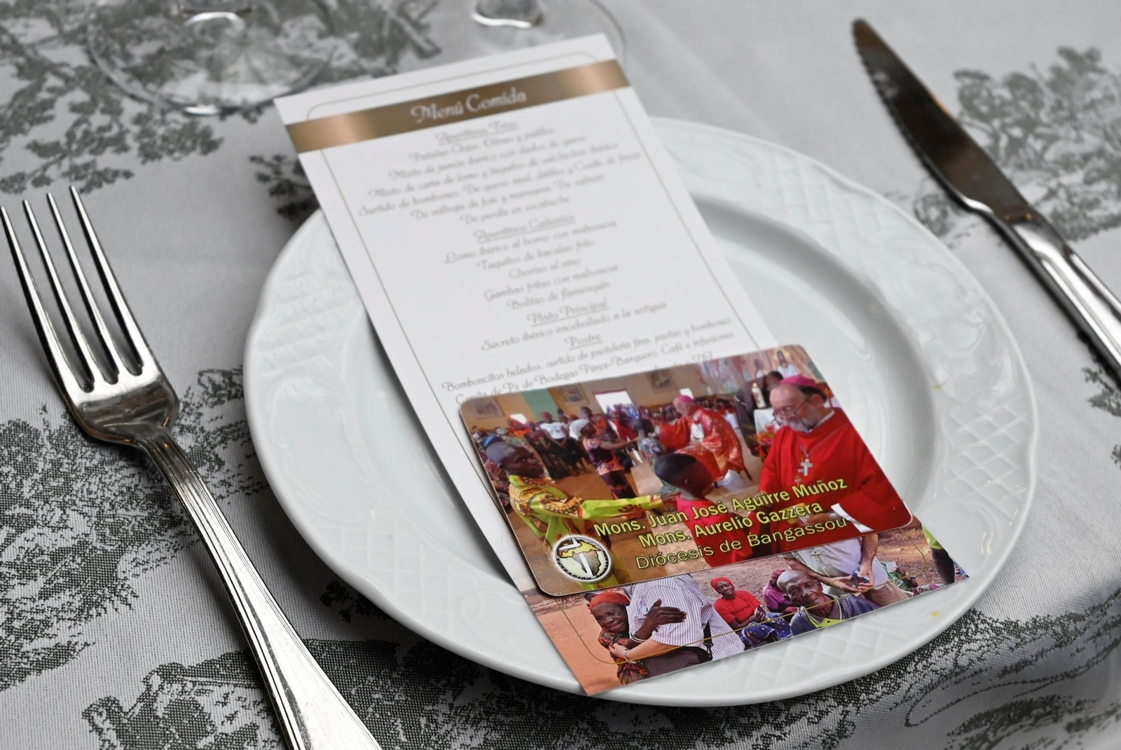 Las imágenes de la comida solidaria de la Fundación Bangassou en Córdoba