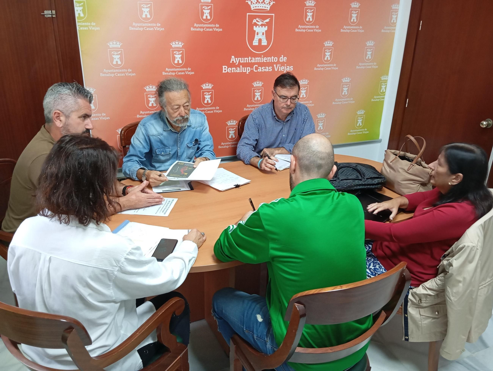 La reunión del comité organizador se celebró en el Ayuntamiento benalupense. La reunión del comité organizador se celebró en el Ayuntamiento benalupense.