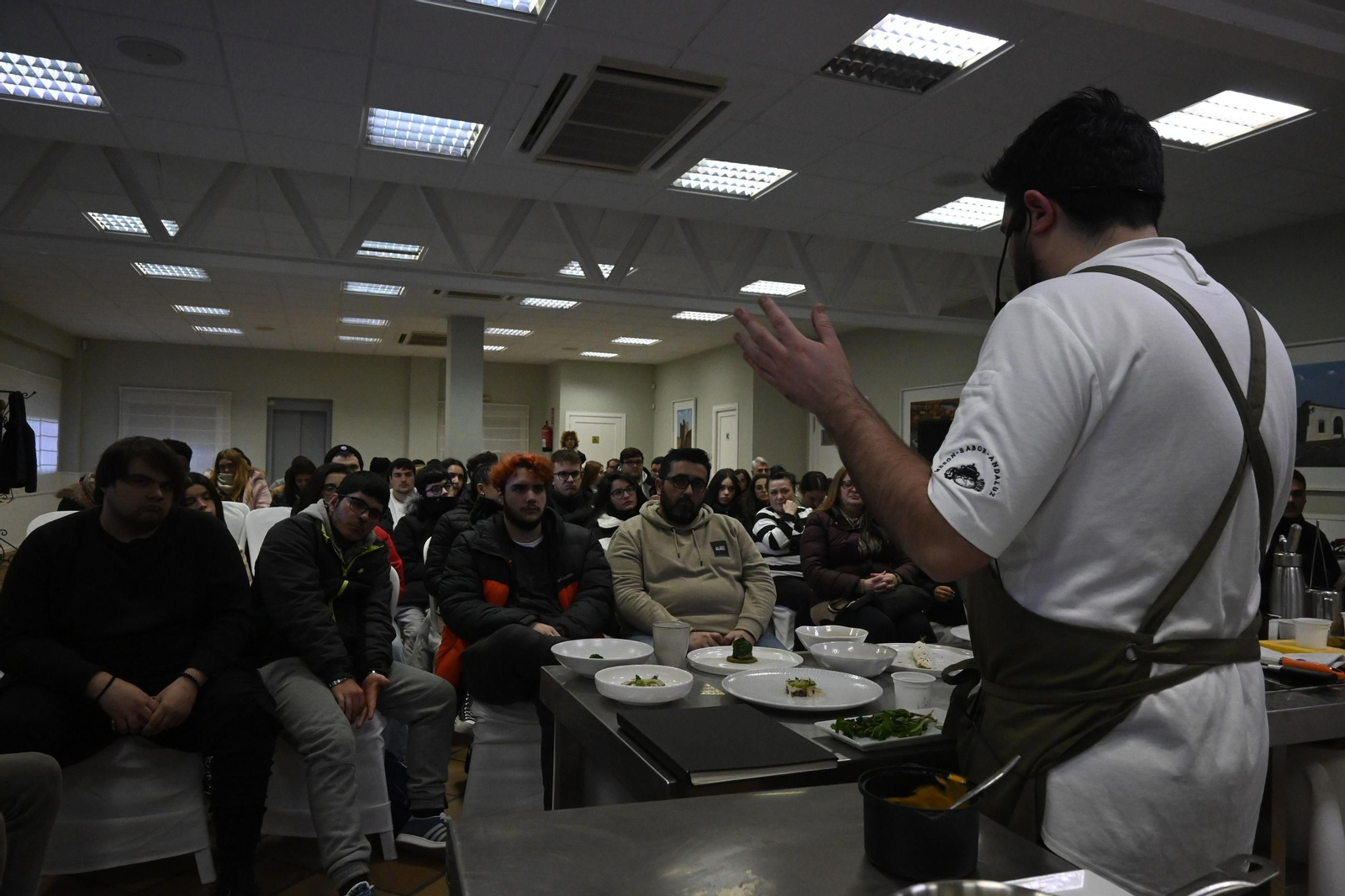 Jornada de cocineros en la Escuela de hostelería Virgen de Belén, en imágenes