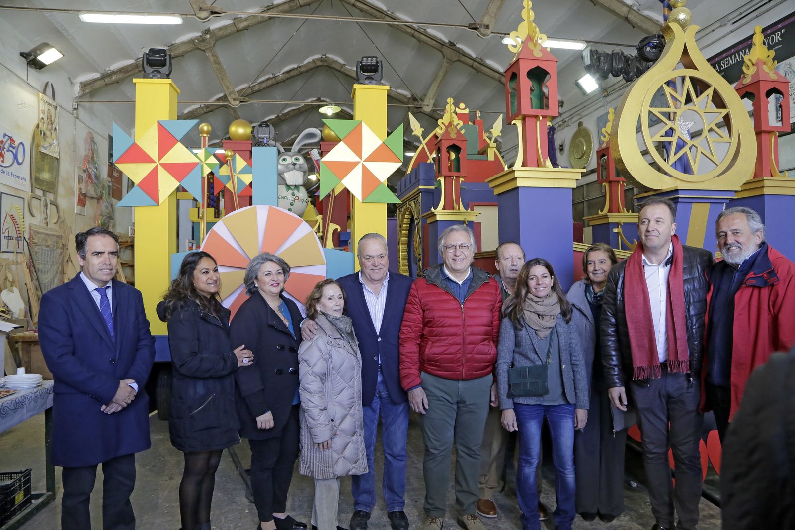 Visita de los Reyes Magos a sus carrozas