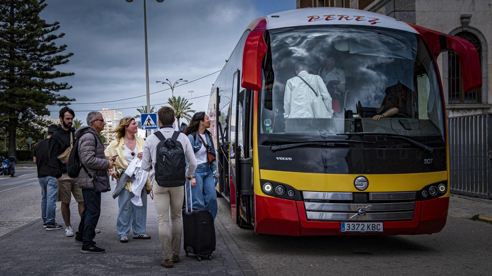 Personas que optaron pr un autocar que las llevase hasta Sevilla. Personas que optaron pr un autocar que las llevase hasta Sevilla.
