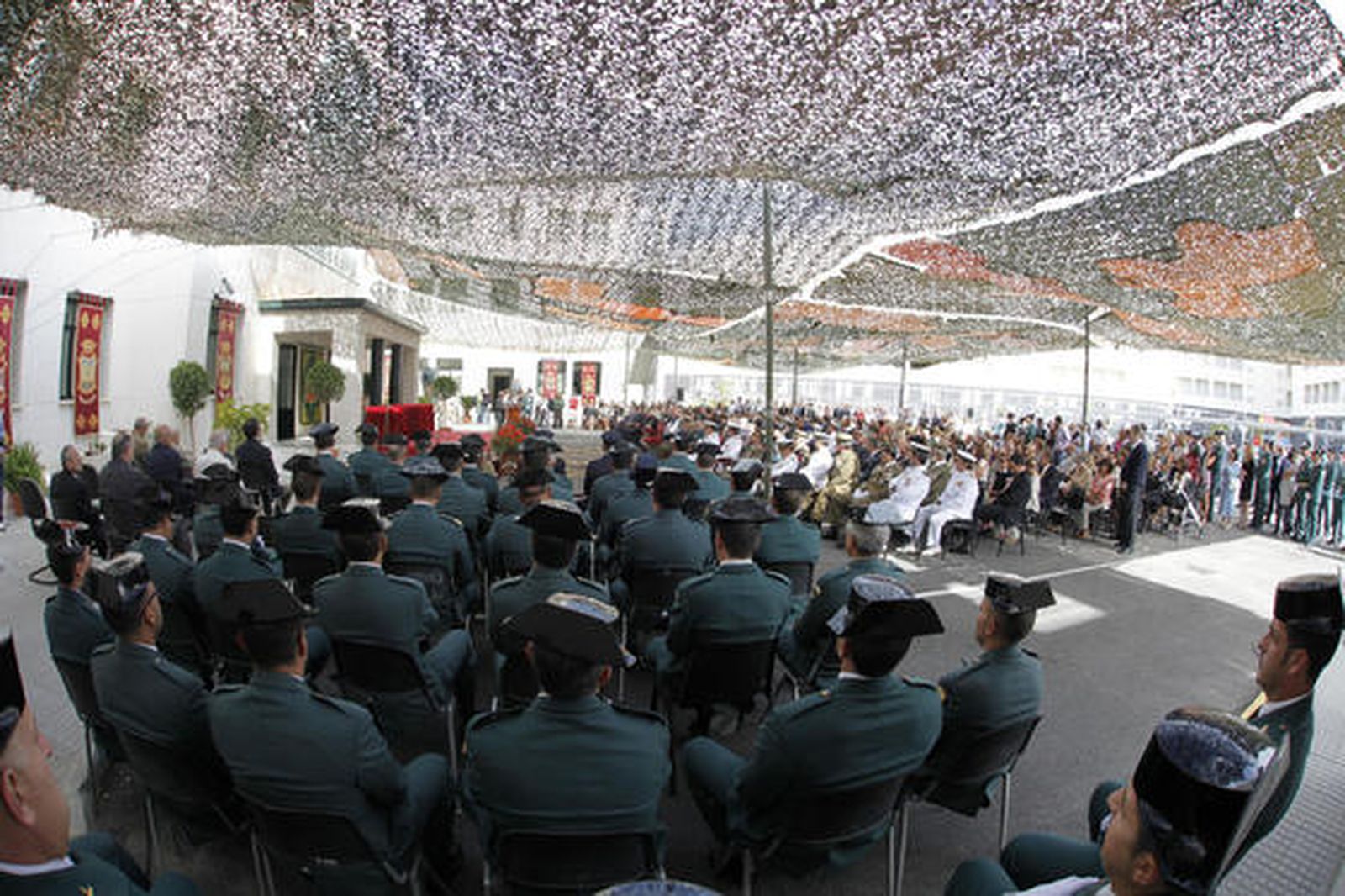 La Comandancia de la Guardia Civil de Cádiz celebra la festividad de su Patrona, la Virgen del Pilar.

Foto: Jesus Marin
