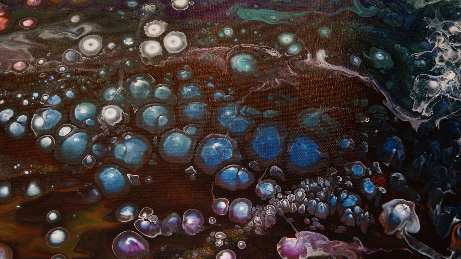 Las figuras geométricas e indefinidas marcan su obra.