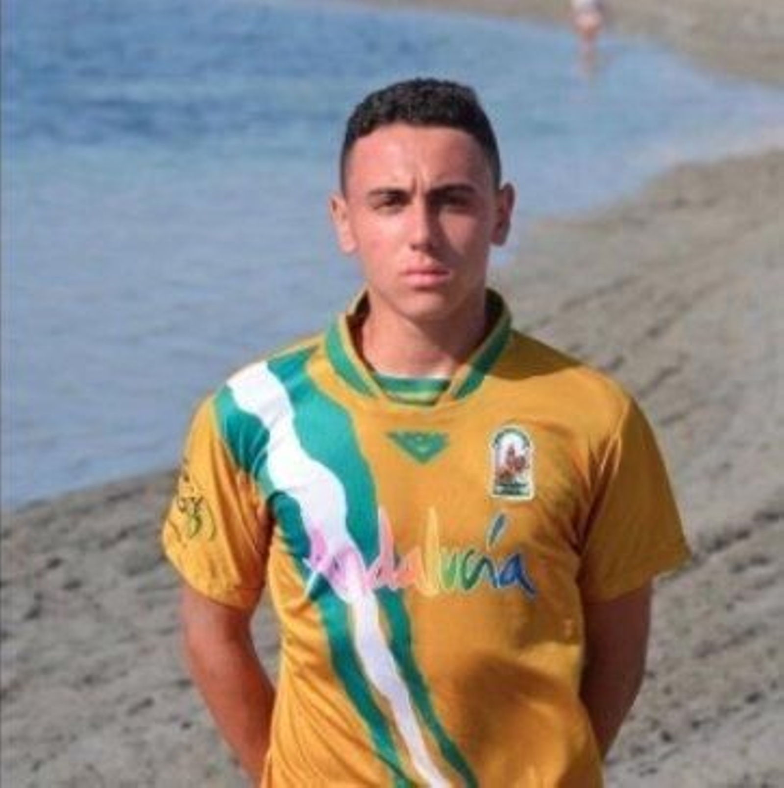 Adrián López jugó con la andaluza.