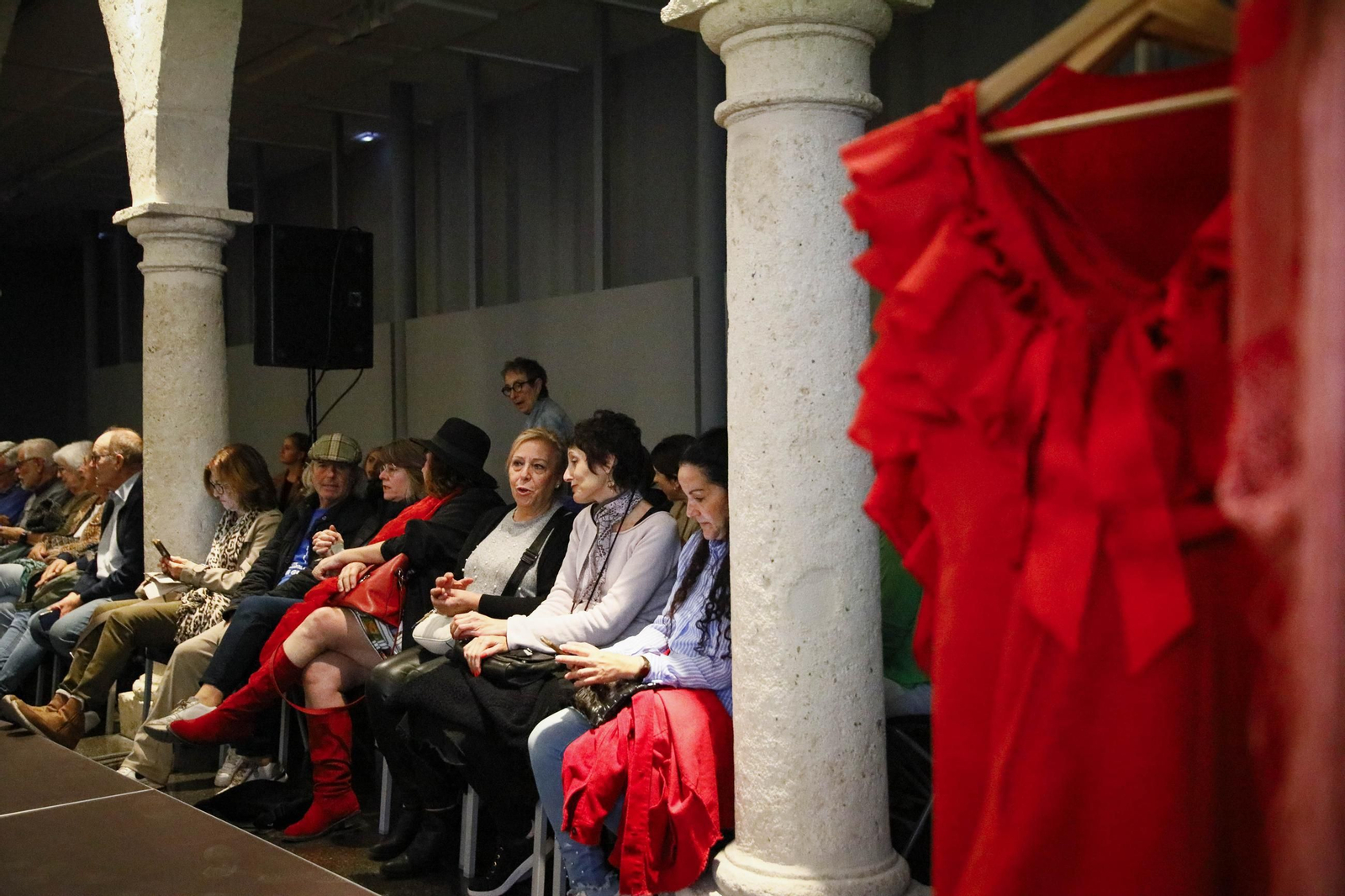 El Centro Andaluz de la Fotografía de Almería presenta el calendario 2025 con la actuación de la bailaora María Moreno, en imágenes