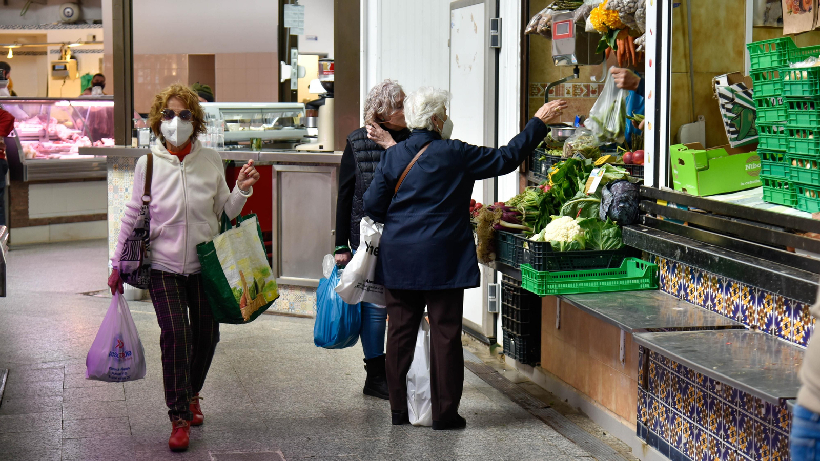 Los mercados de abasto de Algeciras y La Línea tras diez dias  de paros en el transporte