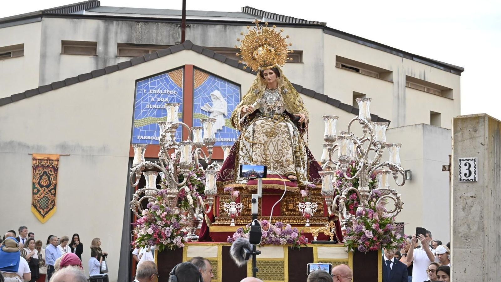 Primera procesión de la Virgen del Rosario por las calles de Huelva, en imágenes