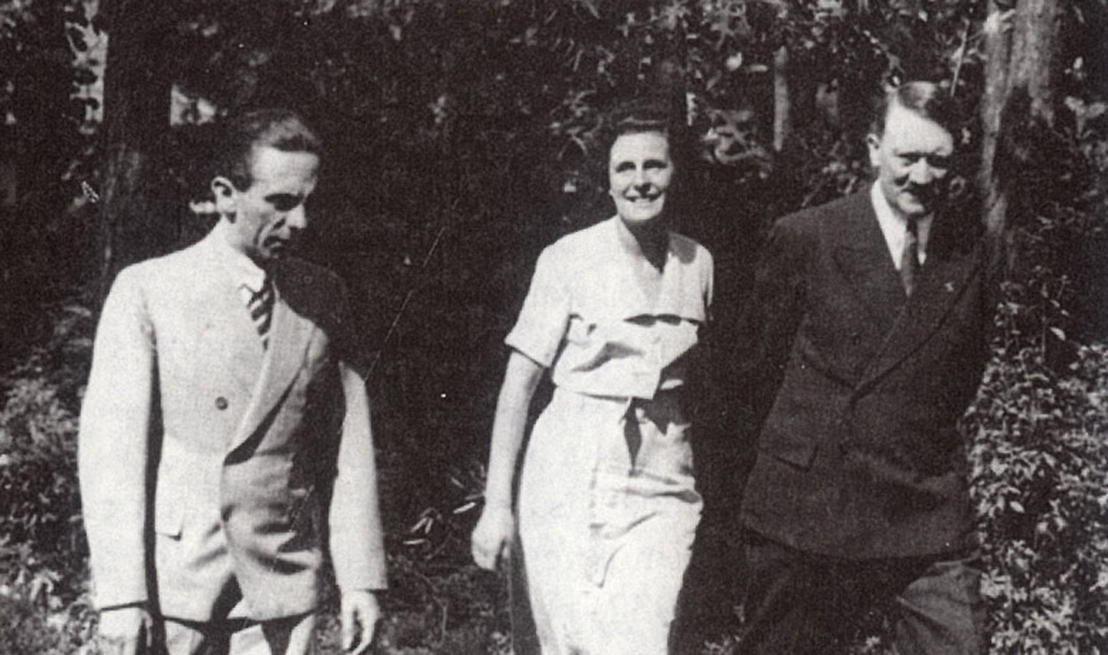 1943 hace 75 añosCumpleaños de Hitler en el colegio alemán de Cádiz