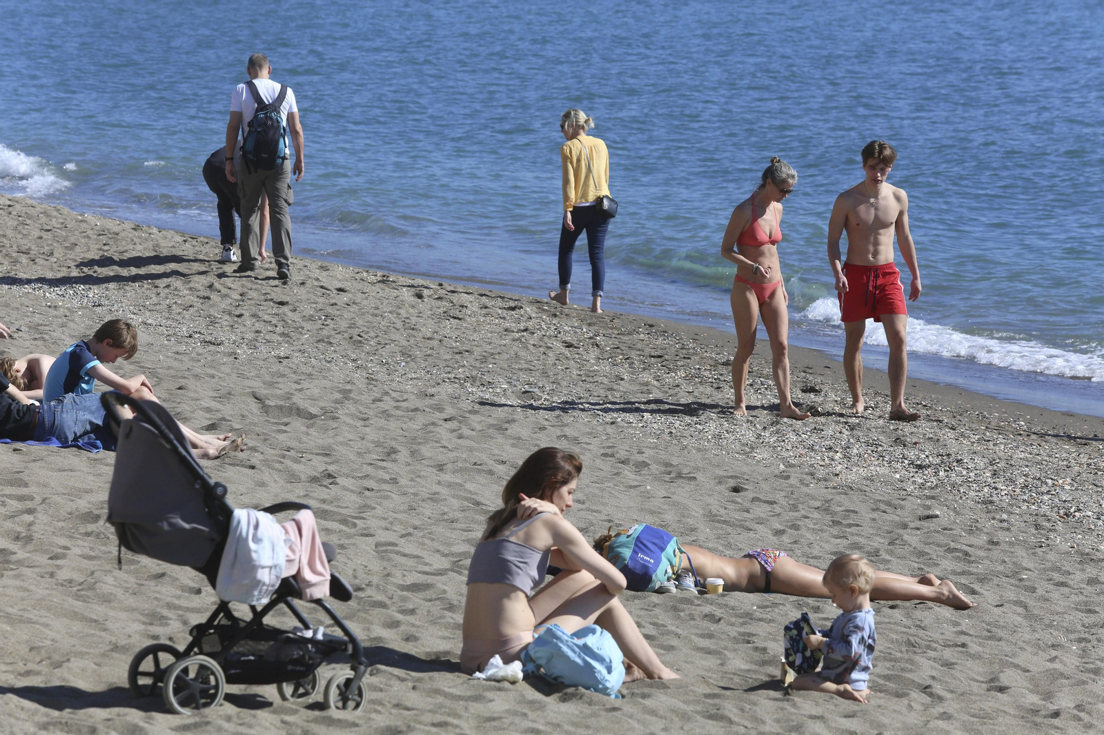 Las fotos de las playas de Málaga ante un calor que "no es normal"