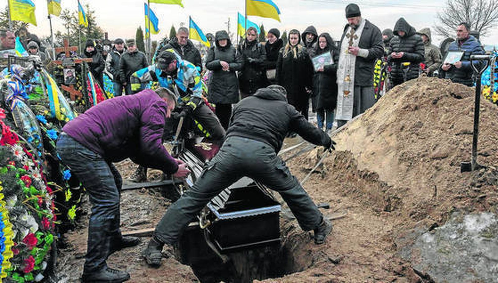 Funeral en Bucha por un soldado ucraniano fallecido en combate en la región de Donetsk.