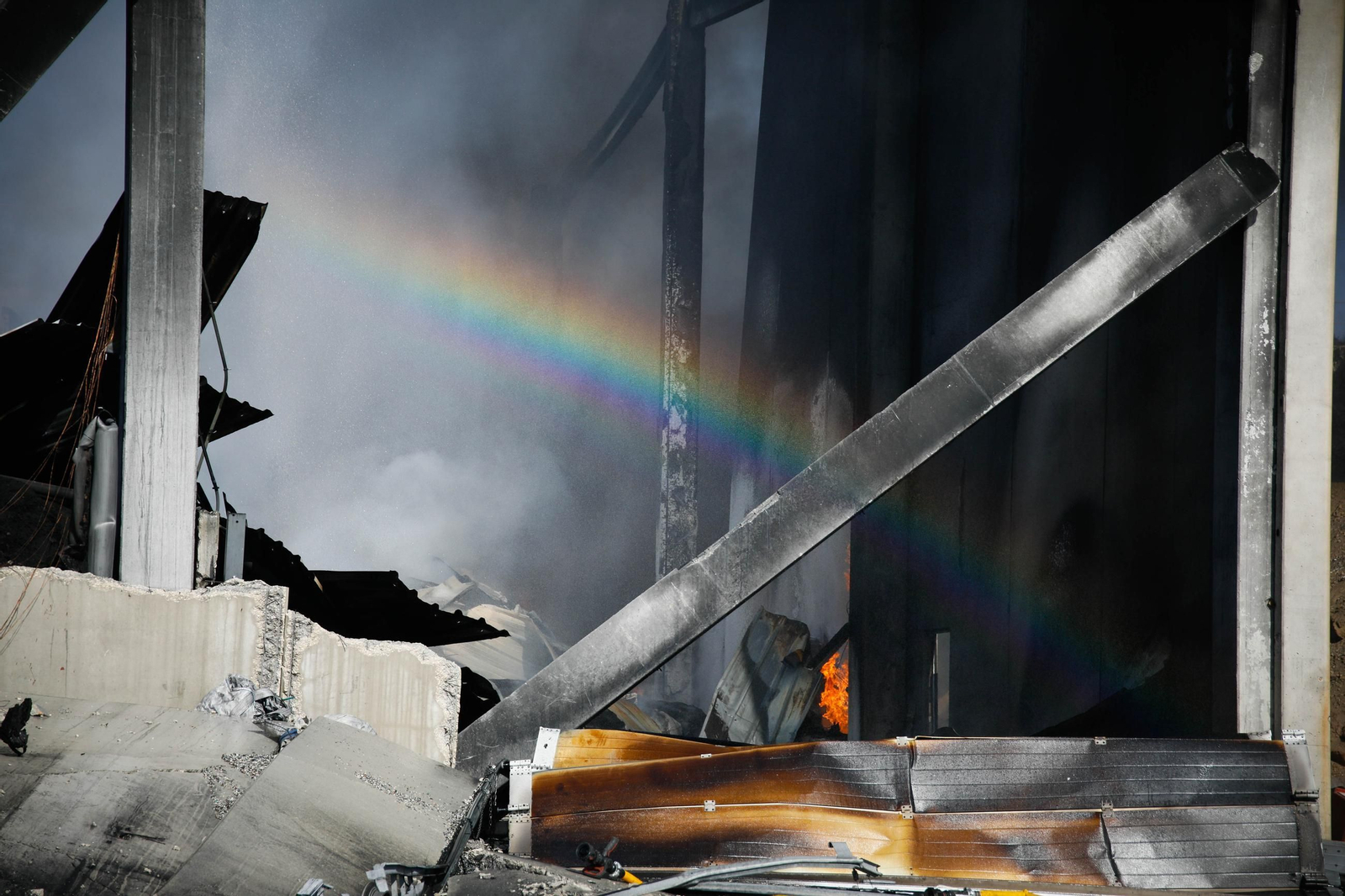 Nuevo incendio en la nave de Hintes Oil Europa en el PITA