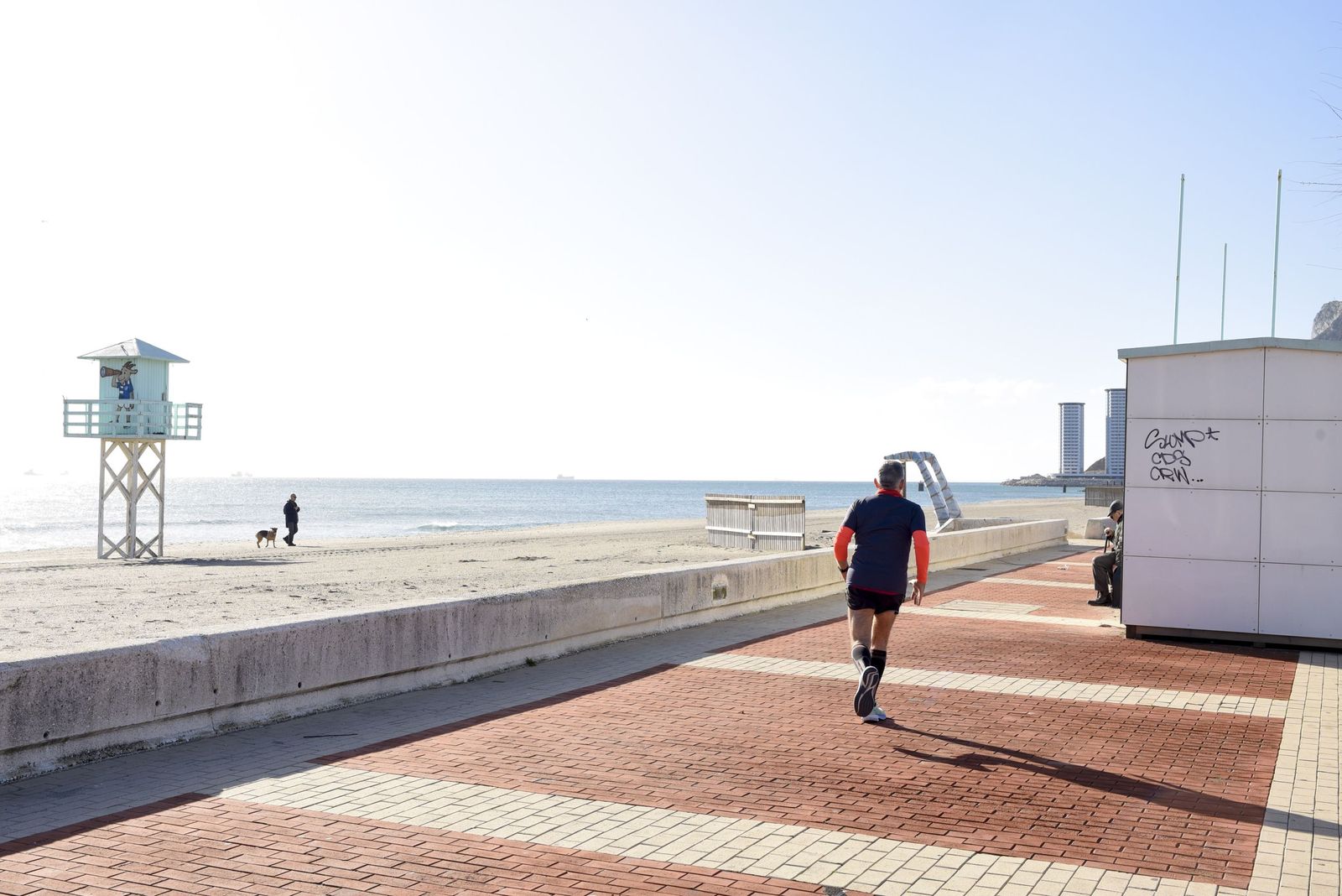 Las fotografías de un sábado en las playas de La línea tras las borrascas