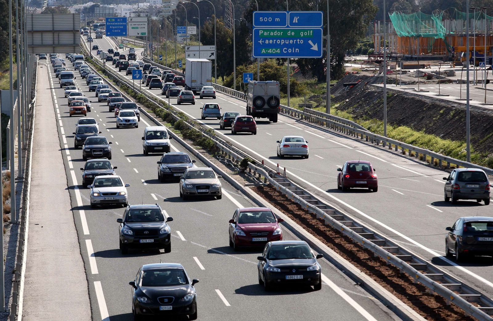 Vehículos circulando por la A-7 a la altura de Guadalmar