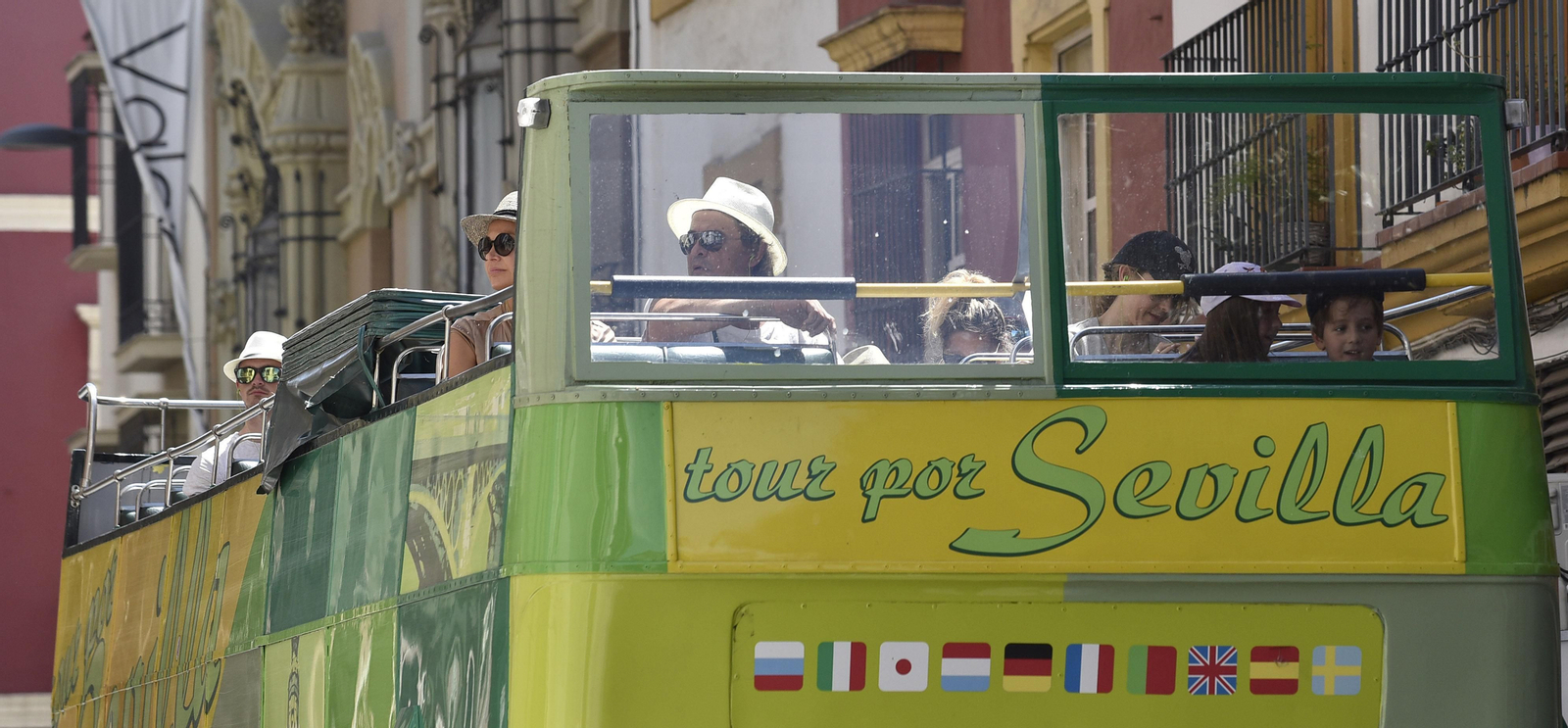 Uno de los autobuses turísticos que recorren la ciudad.
