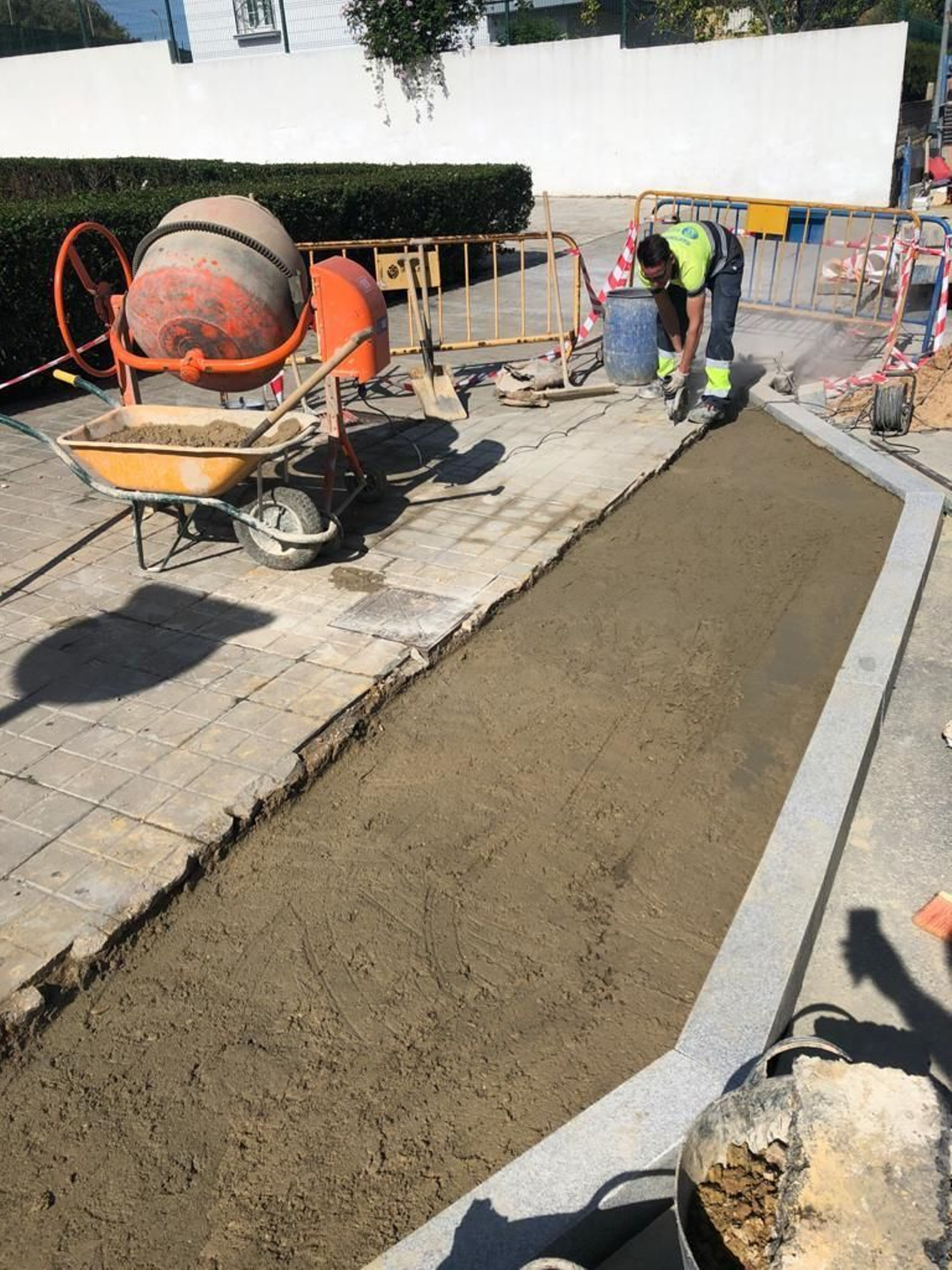 Una de las obras de mejora del acerado realizadas en el primer semestre del presente año. Una de las obras de mejora del acerado realizadas en el primer semestre del presente año.