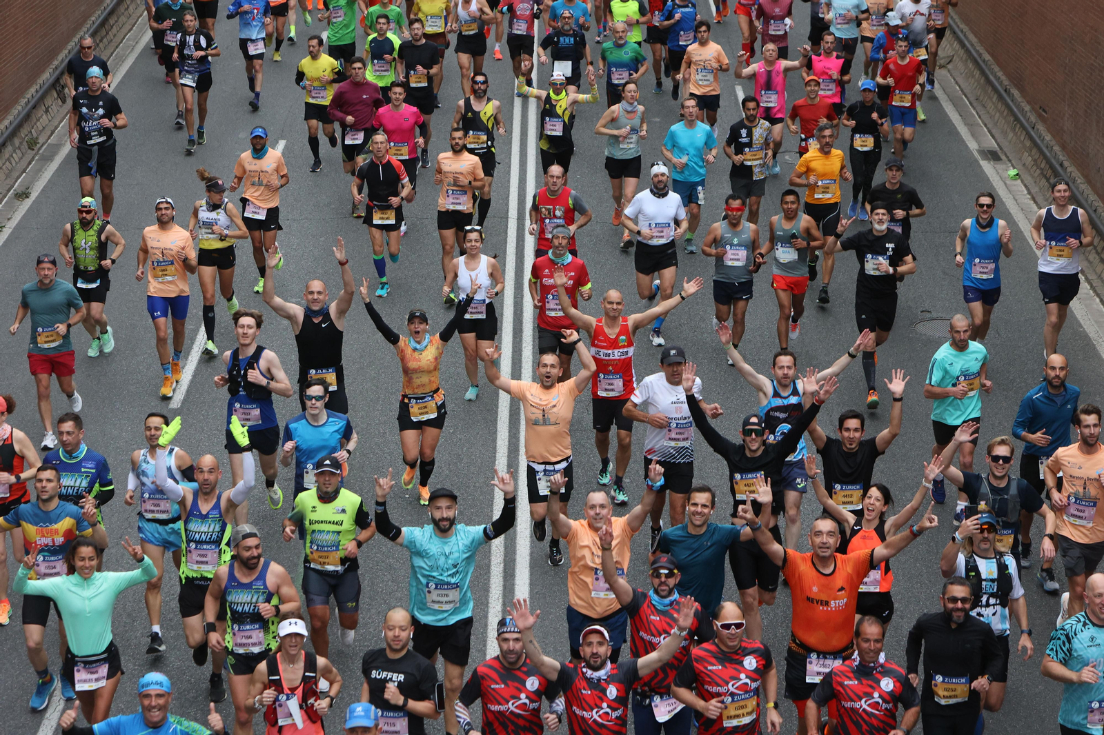 Búscate en la maratón de Sevilla 06