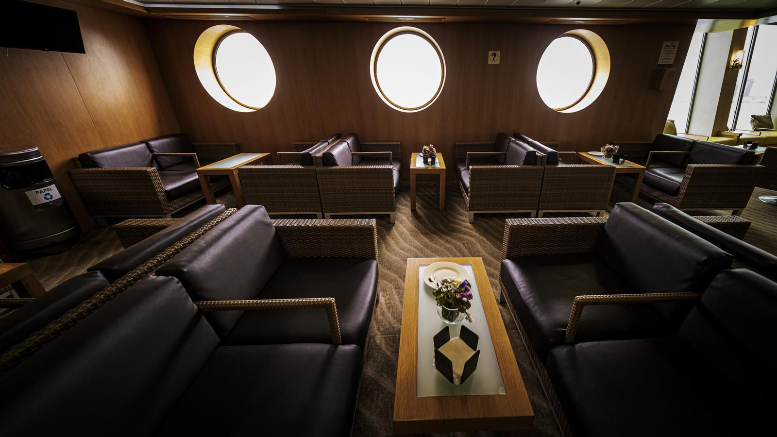 Interior del superferry 'Volcán de Tinamar'.