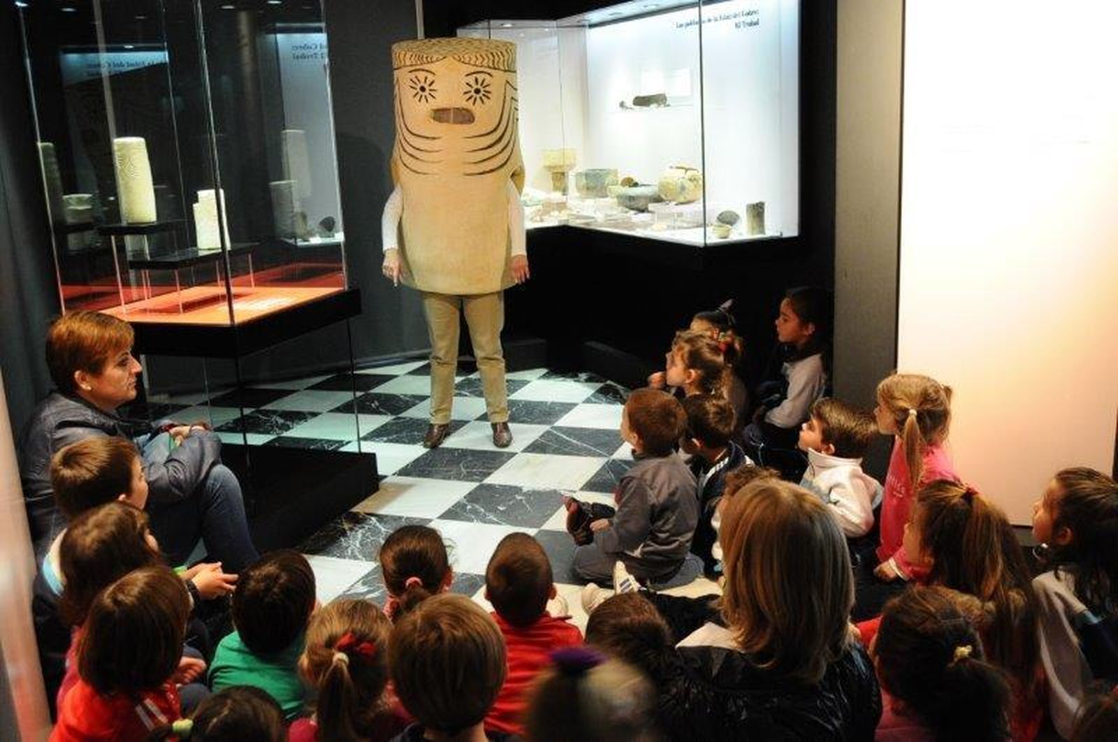 Una de las actividades para escolares en el Museo Arqueológico.