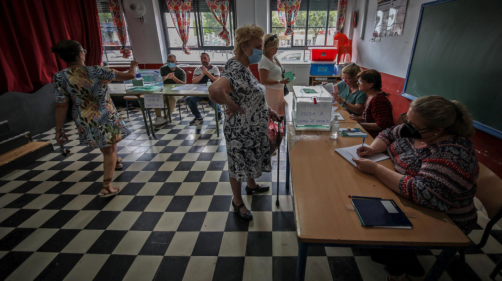 Mesas en el colegio público Isabel La Católica.