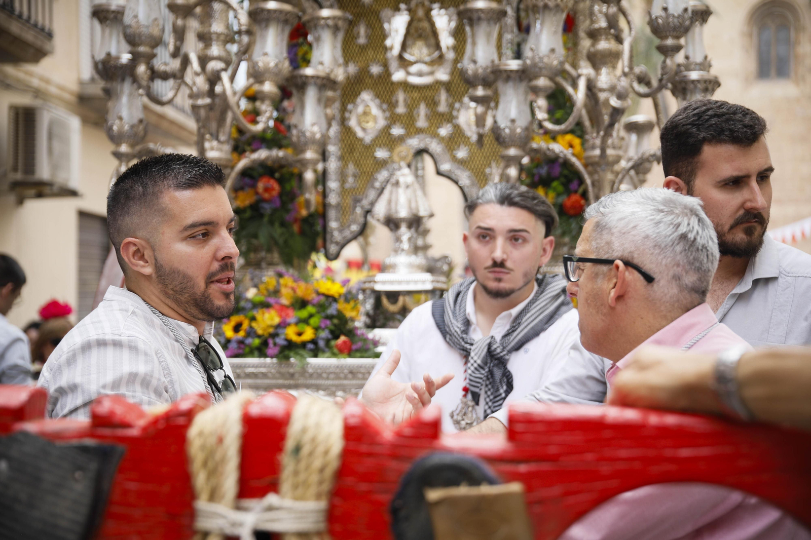 Imágenes de la salida  del Rocío desde la Catedral de Almería