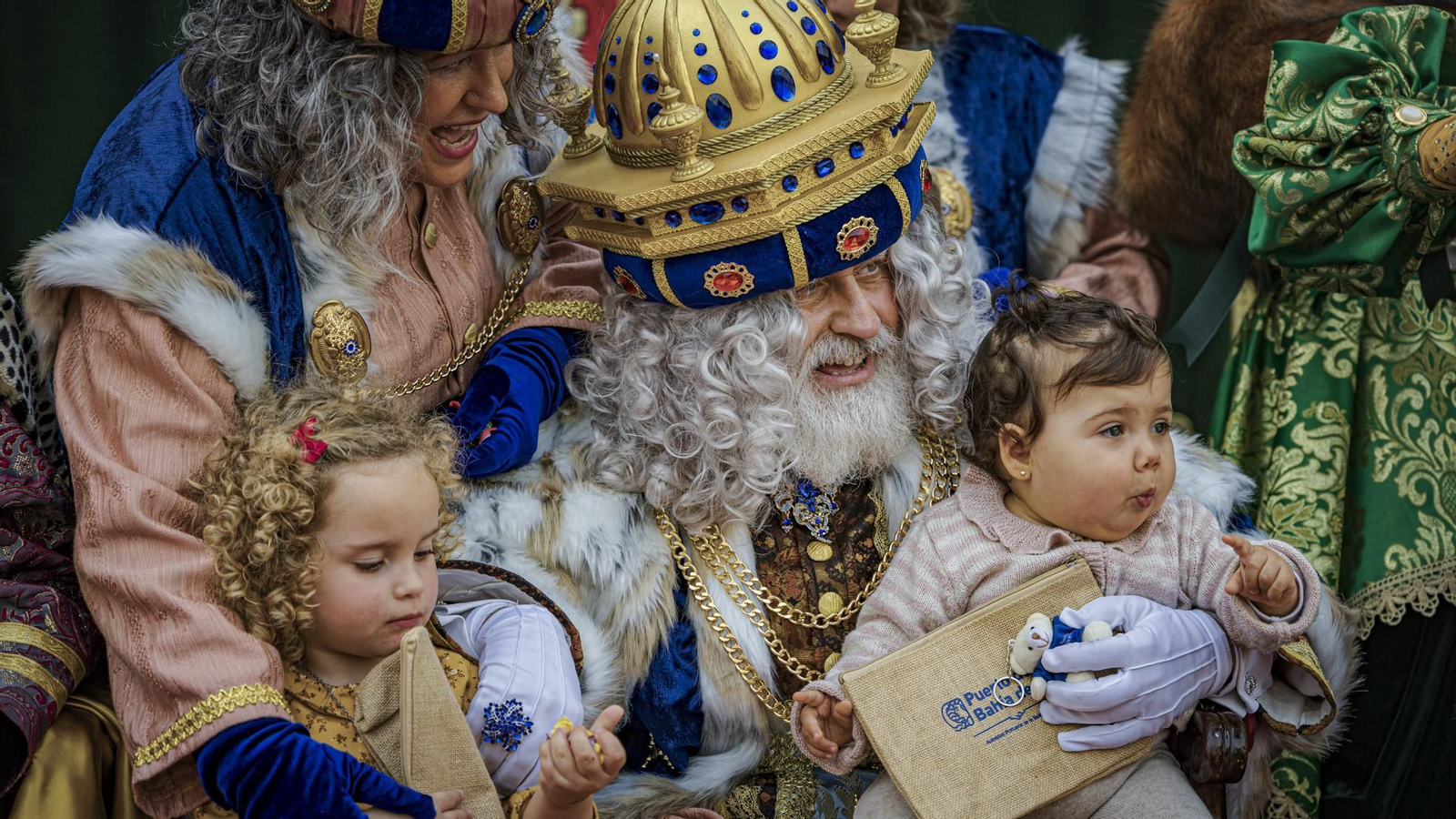 Las imágenes de SS.MM. los Reyes Magos en Cádiz: Visitas y cabalgata