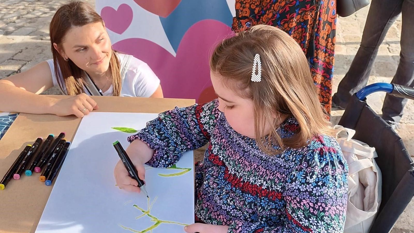 Una niña disfruta de una de las acciones de Érase una vez.