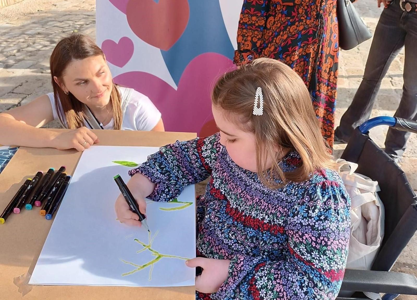 Una niña disfruta de una de las acciones de Érase una vez.