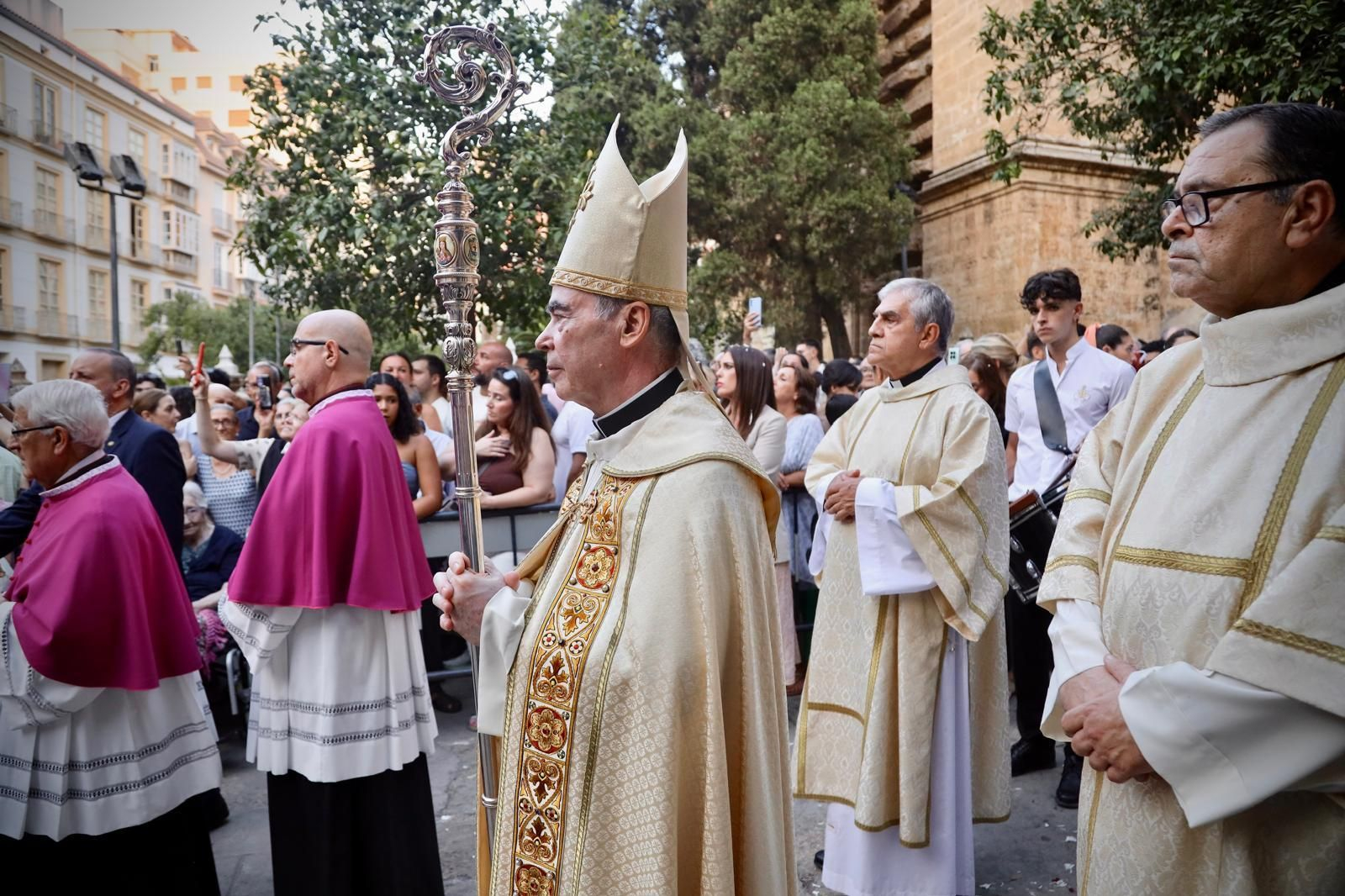 La procesión de la Virgen de la Victoria de Málaga, en imágenes