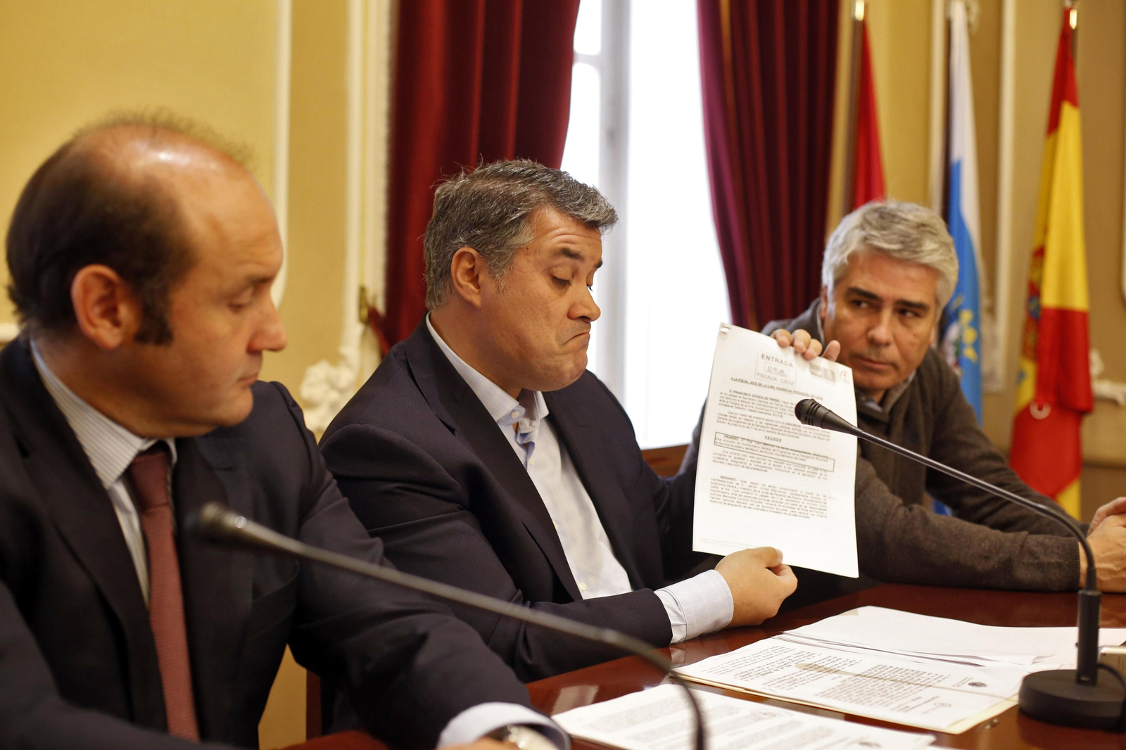 Juan José Ortiz, Ignacio Romaní y Vicente Sánchez, durante la rueda de prensa que ofrecieron ayer en el Ayuntamiento.